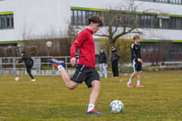 Bad Wörishofen, Deutschland – Vorbereitungstraining für das Schulderby 2026 zwischen der Wirtschaftsschule Bad Wörishofen und dem Josef-Bernhard-Gymnasium Türkheim auf dem Gelände der Wirtschaftsschule in Bad Wörishofen. Das Spiel ist für Mai 2026 geplant.