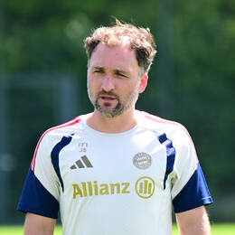 19.08.2026, München, Deutschland. Google Pixel Frauen-Bundesliga: Die FC Bayern Frauen absolvieren auf dem FC Bayern Campus eine Trainingseinheit vor dem Bundesliga-Saisonauftakt gegen den 1. FC Union Berlin. Jose Barcala (Cheftrainer, FC Bayern Frauen)