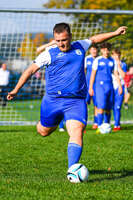 04.10.2026, Bad Wörishofen, Deutschland. U19 (A-Jun.) Kreisklasse Allgäu - Nord: FC Bad Wörishofen U19 gegen SG Unterrieden U19. Spielort: Stadion Am Unteren Hart. Edison Behlulaj (FC Bad Wörishofen) beim Schuss, beim Abschluss, bei der Schussabgabe