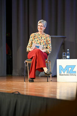 Podiumsdiskussion zur Bürgermeisterwahl in Bad Wörishofen im Kursaal. Die Bürgermeisterkandidaten Daniel Pflügl, Stefan Welzel und Paul Gruschka stellten sich den Fragen von Moderation und Publikum.