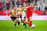 19.10.2026, München, Bayern, Deutschland. Google Pixel Frauen-Bundesliga: FC Bayern Frauen gegen VfB Stuttgart Frauen. Spielort: FC Bayern Campus-Stadion. Sarah Zadrazil (FC Bayern Frauen) am Ball, mit dem Ball, in einer Spielszene