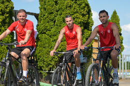 29.06.2026, Bad Wörishofen, Deutschland, Swiss Football League, SFL 2026/2027, Der FC Vaduz startet mit der ersten Trainingseinheit in sein Sommertrainingslager in Bad Wörishofen (Unterallgäu). Der Verein bereitet sich dort auf die Saison 2026/2027 vor. Denis Simani (FC Vaduz), Dejan Sorgic (FC Vaduz), Dejan Djokic (FC Vaduz)
