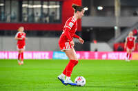 19.10.2026, München, Bayern, Deutschland. Google Pixel Frauen-Bundesliga: FC Bayern Frauen gegen VfB Stuttgart Frauen. Spielort: FC Bayern Campus-Stadion. Sarah Mattner (FC Bayern Frauen) am Ball, mit dem Ball, in einer Spielszene