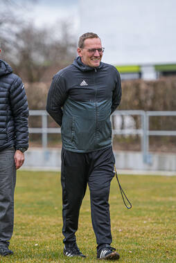 Bad Wörishofen, Deutschland – Vorbereitungstraining für das Schulderby 2026 zwischen der Wirtschaftsschule Bad Wörishofen und dem Josef-Bernhard-Gymnasium Türkheim auf dem Gelände der Wirtschaftsschule in Bad Wörishofen. Das Spiel ist für Mai 2026 geplant.