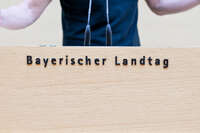 München, Deutschland, 10.06.2026: Schülerinnen und Schüler der Wirtschaftsschule Bad Wörishofen besuchen den Bayerischen Landtag in München. Im Rahmen einer Führung erhielten die Teilnehmer Einblicke in die parlamentarische Arbeit des Bayerischen Landtags. Begleitet wurde der Besuch von dem Landtagsabgeordneten Peter Wachler.