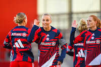 19.10.2026, München, Bayern, Deutschland. Google Pixel Frauen-Bundesliga: FC Bayern Frauen gegen VfB Stuttgart Frauen. Spielort: FC Bayern Campus-Stadion. Glódís Perla Viggósdóttir (FC Bayern Frauen) fröhlich, gut gelaunt, lachend