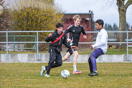 Bad Wörishofen, Deutschland – Vorbereitungstraining für das Schulderby 2026 zwischen der Wirtschaftsschule Bad Wörishofen und dem Josef-Bernhard-Gymnasium Türkheim auf dem Gelände der Wirtschaftsschule in Bad Wörishofen. Das Spiel ist für Mai 2026 geplant.