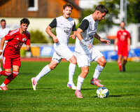 03.10.2026, Mindelheim, Deutschland. Kreisliga Allgäu Nord: TSV Mindelheim gegen (SG) Sontheim/Westerheim. Spielort: Julius-Strohmayer Stadion. Anel Junuzovic (TSV Mindelheim) am Ball, mit dem Ball, in einer Spielszene