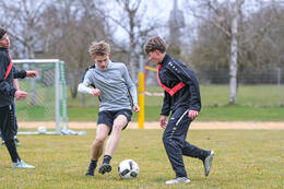 Bad Wörishofen, Deutschland – Vorbereitungstraining für das Schulderby 2026 zwischen der Wirtschaftsschule Bad Wörishofen und dem Josef-Bernhard-Gymnasium Türkheim auf dem Gelände der Wirtschaftsschule in Bad Wörishofen. Das Spiel ist für Mai 2026 geplant.