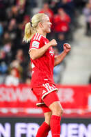 19.10.2026, München, Bayern, Deutschland. Google Pixel Frauen-Bundesliga: FC Bayern Frauen gegen VfB Stuttgart Frauen. Spielort: FC Bayern Campus-Stadion. Pernille Harder (FC Bayern Frauen) beim Jubel, jubelnd, feiernd in der Luft