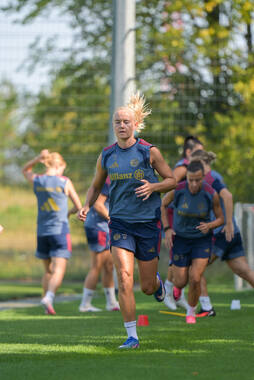 05.08.2026, München, Deutschland. Google Pixel Frauen-Bundesliga: Die FC Bayern Frauen absolvieren auf dem FC Bayern Campus eine Trainingseinheit zur Vorbereitung auf das Testspiel gegen Paris FC. Pernille Harder (FC Bayern Frauen)