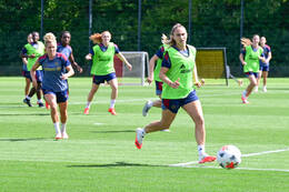 19.08.2026, München, Deutschland. Google Pixel Frauen-Bundesliga: Die FC Bayern Frauen absolvieren auf dem FC Bayern Campus eine Trainingseinheit vor dem Bundesliga-Saisonauftakt gegen den 1. FC Union Berlin. Katharina Naschenweng (FC Bayern Frauen)