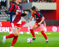 19.10.2026, München, Bayern, Deutschland. Google Pixel Frauen-Bundesliga: FC Bayern Frauen gegen VfB Stuttgart Frauen. Spielort: FC Bayern Campus-Stadion. Sarah Zadrazil (FC Bayern Frauen) am Ball, mit dem Ball, in einer Spielszene