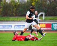 17.10.2026, Mindelheim, Bayern, Deutschland. A-Klasse Allgäu 3: TSV Mindelheim II gegen SV Oberegg II. Spielort: Julius-Strohmayer-Stadion. Leon Graf (TSV Mindelheim) im Zweikampf, im Duell, im Kampf um den Ball