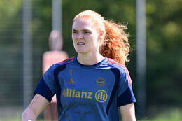 19.08.2026, München, Deutschland. Google Pixel Frauen-Bundesliga: Die FC Bayern Frauen absolvieren auf dem FC Bayern Campus eine Trainingseinheit vor dem Bundesliga-Saisonauftakt gegen den 1. FC Union Berlin. Stine Ballisager (FC Bayern Frauen)