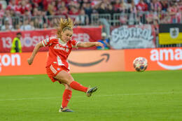 Allianz Arena, München, Deutschland – 25.04.2026: Fußball, UEFA Women’s Champions League 2025/2026, Halbfinale Hinspiel, FC Bayern München Frauen vs. FC Barcelona Frauen: