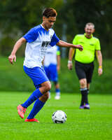 11.10.2026, Bad Wörishofen, Bayern, Deutschland. U19 (A-Jun.) Kreisklasse Allgäu – Nord: FC Bad Wörishofen U19 gegen JFG Wertachtal U19. Spielort: Stadion Unteres Hart. Saison 2026/2027. Julian Bleyer (FC Bad Wörishofen) am Ball, mit dem Ball, in einer Spielszene