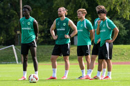 16.07.2026, Bad Wörishofen, Deutschland, 2. Bundesliga, Saison 2026/2027, Der SpVgg Greuther Fürth startet mit der zweiten Trainingseinheit in sein Sommertrainingslager in Bad Wörishofen (Unterallgäu). Der Verein bereitet sich dort auf die Saison 2026/2027 vor. Omar Sillah (SpVgg Greuther Fürth), Jannis Heuer (SpVgg Greuther Fürth), Jannik Dehm (SpVgg Greuther Fürth), Mehmet Avlayici (SpVgg Greuther Fürth)