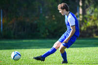 04.10.2026, Bad Wörishofen, Deutschland. U19 (A-Jun.) Kreisklasse Allgäu - Nord: FC Bad Wörishofen U19 gegen SG Unterrieden U19. Spielort: Stadion Am Unteren Hart. Max Hartmann (FC Bad Wörishofen) beim Schuss, beim Abschluss, bei der Schussabgabe