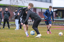 Bad Wörishofen, Deutschland – Vorbereitungstraining für das Schulderby 2026 zwischen der Wirtschaftsschule Bad Wörishofen und dem Josef-Bernhard-Gymnasium Türkheim auf dem Gelände der Wirtschaftsschule in Bad Wörishofen. Das Spiel ist für Mai 2026 geplant.