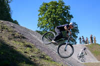 Mindelheim, Deutschland – 23.05.2026: Eröffnung der neuen BikeArea auf der Schwabenwiese in Mindelheim. Die von Schanzenwerk gestaltete und gebaute Anlage umfasst Pumptrack-, Flowline- und Jumpline-Elemente für Kinder, Jugendliche und Erwachsene.