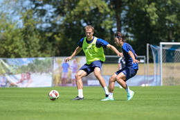 24.07.2026, Bad Wörishofen, Deutschland. 2. Bundesliga: Der SV Darmstadt 98 absolviert das Abschlusstraining im Sommertrainingslager vor dem Testspiel. Yannik Luhrs (SV Darmstadt 98), Yosuke Furukawa (SV Darmstadt 98)