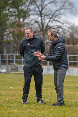 Bad Wörishofen, Deutschland – Vorbereitungstraining für das Schulderby 2026 zwischen der Wirtschaftsschule Bad Wörishofen und dem Josef-Bernhard-Gymnasium Türkheim auf dem Gelände der Wirtschaftsschule in Bad Wörishofen. Das Spiel ist für Mai 2026 geplant.