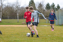 Bad Wörishofen, Deutschland – Vorbereitungstraining für das Schulderby 2026 zwischen der Wirtschaftsschule Bad Wörishofen und dem Josef-Bernhard-Gymnasium Türkheim auf dem Gelände der Wirtschaftsschule in Bad Wörishofen. Das Spiel ist für Mai 2026 geplant.