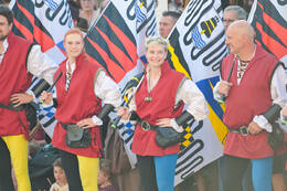 27.06.2026, Mindelheim: Am zweiten Tag des Frundsbergfests 2026 verwandelt sich die Mindelheimer Altstadt erneut in eine mittelalterliche Kulisse. Tausende Mitwirkende in historischen Gewändern prägen das traditionsreiche Fest, das zu den größten historischen Stadtfesten Deutschlands zählt.