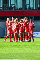 06.09.2026, München, Deutschland. Google Pixel Frauen-Bundesliga: FC Bayern München Frauen gegen SC Freiburg Frauen am FC Bayern Campus. FC Bayern jubelt zum 1:0