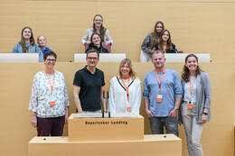 München, Deutschland, 10.06.2026: Schülerinnen und Schüler der Wirtschaftsschule Bad Wörishofen besuchen den Bayerischen Landtag in München. Im Rahmen einer Führung erhielten die Teilnehmer Einblicke in die parlamentarische Arbeit des Bayerischen Landtags. Begleitet wurde der Besuch von dem Landtagsabgeordneten Peter Wachler.
