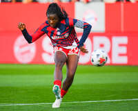 19.10.2026, München, Bayern, Deutschland. Google Pixel Frauen-Bundesliga: FC Bayern Frauen gegen VfB Stuttgart Frauen. Spielort: FC Bayern Campus-Stadion. Edna Imade (FC Bayern Frauen) beim Schuss, beim Abschluss, bei der Schussabgabe