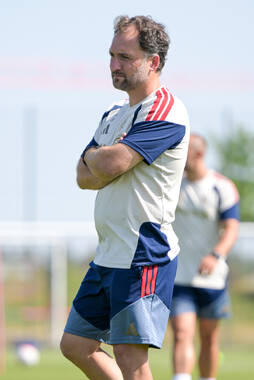 05.08.2026, München, Deutschland. Google Pixel Frauen-Bundesliga: Die FC Bayern Frauen absolvieren auf dem FC Bayern Campus eine Trainingseinheit zur Vorbereitung auf das Testspiel gegen Paris FC. Jose Barcala (Cheftrainer, FC Bayern Frauen)