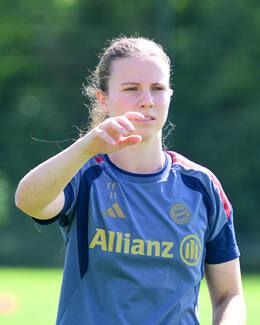 19.08.2026, München, Deutschland. Google Pixel Frauen-Bundesliga: Die FC Bayern Frauen absolvieren auf dem FC Bayern Campus eine Trainingseinheit vor dem Bundesliga-Saisonauftakt gegen den 1. FC Union Berlin. Sarah Mattner (FC Bayern Frauen)