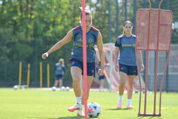 05.08.2026, München, Deutschland. Google Pixel Frauen-Bundesliga: Die FC Bayern Frauen absolvieren auf dem FC Bayern Campus eine Trainingseinheit zur Vorbereitung auf das Testspiel gegen Paris FC. Katharina Naschenweng (FC Bayern Frauen)