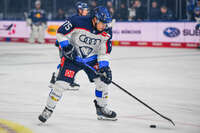 09.10.2026, München, Deutschland. PENNY DEL, Deutsche Eishockey Liga, Saison 2026/27, 7. Spieltag: EHC Red Bull München gegen ERC Ingolstadt im SAP Garden in München. Alex Breton (ERC Ingolstadt) am Puck, mit dem Puck, in Puckbesitz