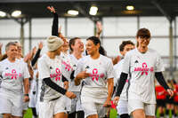19.10.2026, München, Bayern, Deutschland. Google Pixel Frauen-Bundesliga: FC Bayern Frauen gegen VfB Stuttgart Frauen. Spielort: FC Bayern Campus-Stadion. Allianz Frauen nach dem Einlauf fröhlich, gut gelaunt, lachend