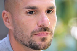 02.07.2026, Bad Wörishofen, Deutschland. Der FC Vaduz absolviert am vierten und vorletzten Tag seines Sommertrainingslagers Medientermine im Parkhotel Bad Wörishofen. Spieler, Trainer und insbesondere die Neuzugänge stehen für Interviews und Gespräche im Rahmen der Vorbereitung auf die Saison 2026/2027 der Swiss Football League (SFL) zur Verfügung. Dejan Sorgic (FC Vaduz)