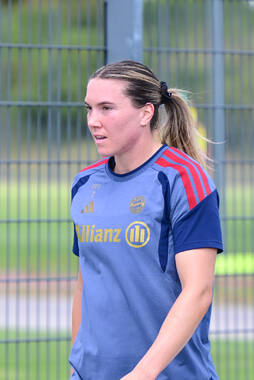 19.08.2026, München, Deutschland. Google Pixel Frauen-Bundesliga: Die FC Bayern Frauen absolvieren auf dem FC Bayern Campus eine Trainingseinheit vor dem Bundesliga-Saisonauftakt gegen den 1. FC Union Berlin. Vanessa Gilles (FC Bayern Frauen)