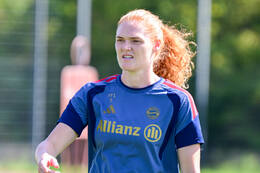 19.08.2026, München, Deutschland. Google Pixel Frauen-Bundesliga: Die FC Bayern Frauen absolvieren auf dem FC Bayern Campus eine Trainingseinheit vor dem Bundesliga-Saisonauftakt gegen den 1. FC Union Berlin. Stine Ballisager (FC Bayern Frauen)