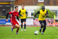 17.10.2026, Mindelheim, Bayern, Deutschland. Kreisliga Allgäu Nord: TSV Mindelheim gegen SV Oberegg. Spielort: Julius-Strohmayer-Stadion. Sulayman Drammeh (TSV Mindelheim) am Ball, mit dem Ball, in einer Spielszene