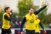 17.10.2026, Mindelheim, Bayern, Deutschland. Kreisliga Allgäu Nord: TSV Mindelheim gegen SV Oberegg. Spielort: Julius-Strohmayer-Stadion. David Kienle (TSV Mindelheim) beim Jubel, jubelnd, feiernd mit Darius Argintaru (TSV Mindelheim) und Anel Junuzovic (TSV Mindelheim)