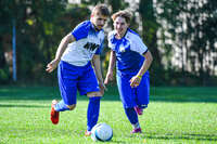 04.10.2026, Bad Wörishofen, Deutschland. U19 (A-Jun.) Kreisklasse Allgäu - Nord: FC Bad Wörishofen U19 gegen SG Unterrieden U19. Spielort: Stadion Am Unteren Hart. Philipp Rötzer (FC Bad Wörishofen) im Zweikampf, im Duell, im Kampf um den Ball mit Ylli Vezaj (FC Bad Wörishofen)