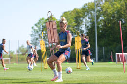 05.08.2026, München, Deutschland. Google Pixel Frauen-Bundesliga: Die FC Bayern Frauen absolvieren auf dem FC Bayern Campus eine Trainingseinheit zur Vorbereitung auf das Testspiel gegen Paris FC. Linda Dallmann (FC Bayern Frauen)