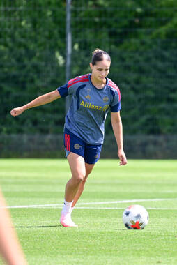 19.08.2026, München, Deutschland. Google Pixel Frauen-Bundesliga: Die FC Bayern Frauen absolvieren auf dem FC Bayern Campus eine Trainingseinheit vor dem Bundesliga-Saisonauftakt gegen den 1. FC Union Berlin. Kassandra Potsi (FC Bayern Frauen)
