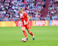 Allianz Arena, München, Deutschland – 25.04.2026: Fußball, UEFA Women’s Champions League 2025/2026, Halbfinale Hinspiel, FC Bayern München Frauen vs. FC Barcelona Frauen: Klara Bühl / Klara Buehl (FC Bayern München, Sturm) im Angriff.