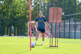 05.08.2026, München, Deutschland. Google Pixel Frauen-Bundesliga: Die FC Bayern Frauen absolvieren auf dem FC Bayern Campus eine Trainingseinheit zur Vorbereitung auf das Testspiel gegen Paris FC. Kassandra Potsi (FC Bayern Frauen)