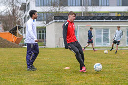 Bad Wörishofen, Deutschland – Vorbereitungstraining für das Schulderby 2026 zwischen der Wirtschaftsschule Bad Wörishofen und dem Josef-Bernhard-Gymnasium Türkheim auf dem Gelände der Wirtschaftsschule in Bad Wörishofen. Das Spiel ist für Mai 2026 geplant.