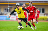 17.10.2026, Mindelheim, Bayern, Deutschland. Kreisliga Allgäu Nord: TSV Mindelheim gegen SV Oberegg. Spielort: Julius-Strohmayer-Stadion. Riccardo Schulz (TSV Mindelheim) Riccardo Schulz (TSV Mindelheim) am Ball, mit dem Ball, in einer Spielszene