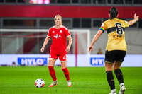 19.10.2026, München, Bayern, Deutschland. Google Pixel Frauen-Bundesliga: FC Bayern Frauen gegen VfB Stuttgart Frauen. Spielort: FC Bayern Campus-Stadion. Glódís Perla Viggósdóttir (FC Bayern Frauen) nachdenklich, ernst, fokussiert